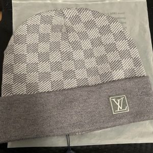 Used once or twice, still has tag. Im not firm on price so u can still offer